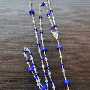Rosaries of different colors, oshun, yemaya, shango, obatala, elegua, santería, osha, ifa, spiritualism, mass, vault, cross, catholic