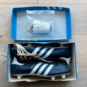 NEUE VINTAGE 1985 Adidas Dynamo Fußballschuhe mit extra Stollenschuhen. Größe 9UK/9,5US/43EUR. Hergestellt in der UdSSR