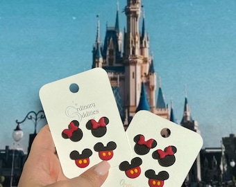 Pendientes de arcilla polimérica hechos a mano con diseño de Mickey y Minnie, inspirados en Disney y Magic Mouse