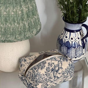 Cosmetic bag in toile de jouy style