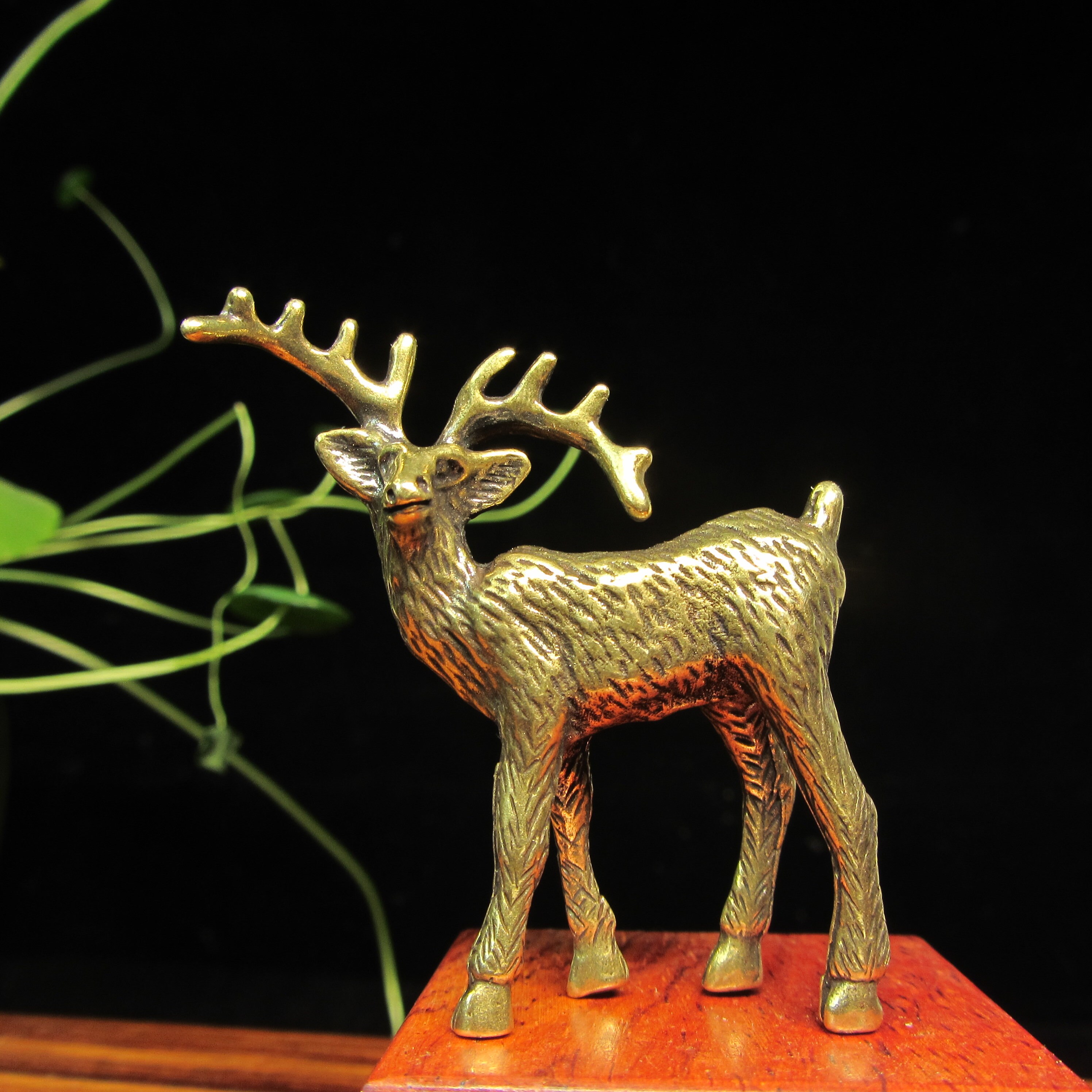 Minimal Art Reindeer -  UK