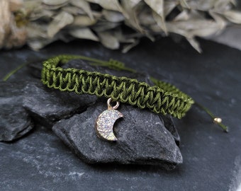 Adjustable macrame bracelet with a beautifully glittering druzy moon pendant in dark green