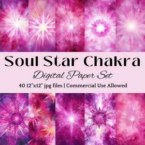Può includere: Un set di carte digitali con disegni ad acquerello rosa e viola. I disegni includono motivi a stella e celesti. Il testo recita "Soul Star Chakra Digital Paper Set" con 40 file, 30,48 cm x 30,48 cm.