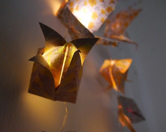 Origami-Lotus- und Kranichgirlande