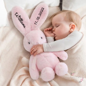 Première année de naissance, date de naissance, faire-part de bébé, nom personnalisé de lapin de Pâques en peluche, souvenir de bébé nouveau-né, nom personnalisé brodé, jouet brodé