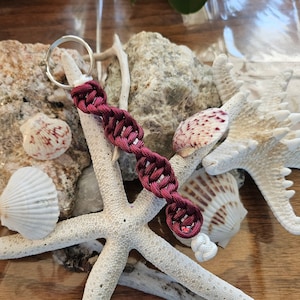 Paracord Keychain with split ring, Burgundy and White Spiral Macrame Keychain, Paracord Key Fob, Paracord Key Ring, Paracord Zipper Pull