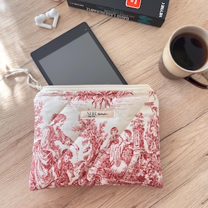 Toile de Jouy Kindle Sleeve – Quilted & Handmade, Personalized