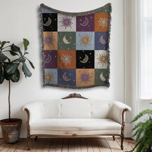 Boho Sonne und Mond gewebte Decke - Himmlische Schachbrett-Decke, Vintage Astrologie-inspirierte Wandteppich, gemütliches Boho Home Decor Geschenk Bild 2