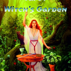 Pode incluir: Ilustração digital de um baralho de cartas de tarot intitulado "Tarot Witch's Garden". A imagem apresenta uma mulher ruiva com um vestido branco, rodeada por vegetação exuberante, um gato preto e uma raposa. Texto: "Cards, herbs and inner fire."