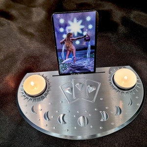 Elegante zilveren tarotkaartstandaard: perfecte houder voor uw dagelijkse tarotkaarten, maanfaseweergave en altaardecoratie - Dienblad Tarot Kandelaar