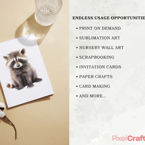 Puede incluir: Una tarjeta blanca con una ilustraci&oacute;n de acuarela de un mapache sentado sobre un fondo blanco. La tarjeta est&aacute; rodeada de bolas de algod&oacute;n y un vaso de agua. El texto "ENDLESS USAGE OPPORTUNITIES" est&aacute; en el lado derecho de la imagen con una lista de usos para la imagen, incluyendo impresi&oacute;n bajo demanda, arte de sublimaci&oacute;n, arte de pared para guarder&iacute;a, scrapbooking, tarjetas de invitaci&oacute;n, manualidades de papel, elaboraci&oacute;n de tarjetas, y m&aacute;s. El texto "Pixel Crafts" est&aacute; en la parte inferior de la imagen.