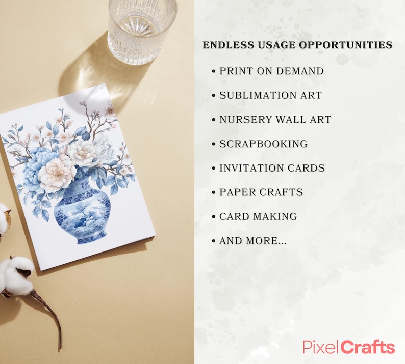 Puede incluir: Una tarjeta blanca con una ilustraci&oacute;n de acuarela de un jarr&oacute;n azul y blanco lleno de flores azules y crema. La tarjeta est&aacute; sobre una superficie beige, con el texto "ENDLESS USAGE OPPORTUNITIES".
