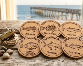 Ensemble de sous-verres en liège North Carolina Surf Fish, articles de bar côtiers, cadeau pour pêcheur (6 sous-verres + support)