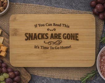 Planche à collation en bambou gravée amusante — Cadeau de cuisine personnalisé pour hôte de réception