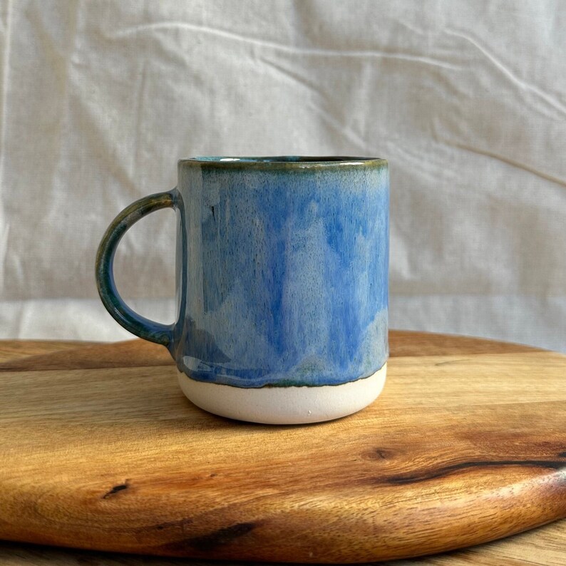 White stoneware clay with special glaze applied. 
Food safe
Dishwasher friendly