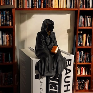 Grim Reaper Sitting LED Bookshelf Decor 3D Printed Death Figure for Book Lovers, Unique Gothic Gift, Spooky Shelf Decoration Halloween Decor