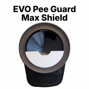 以下が含まれることがあります： 「EVO Pee Guard Max Shield」の文字が入った、黒とグレーのペット用製品。白いシールドとメッシュの内装を備えた円形の開口部があります。ベースには小さなディスプレイと通気孔があります。