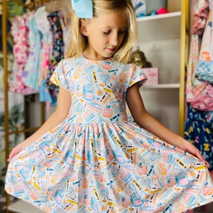 Vestido de algodón con volantes para niñas: atuendo para la vuelta al cole con lazo