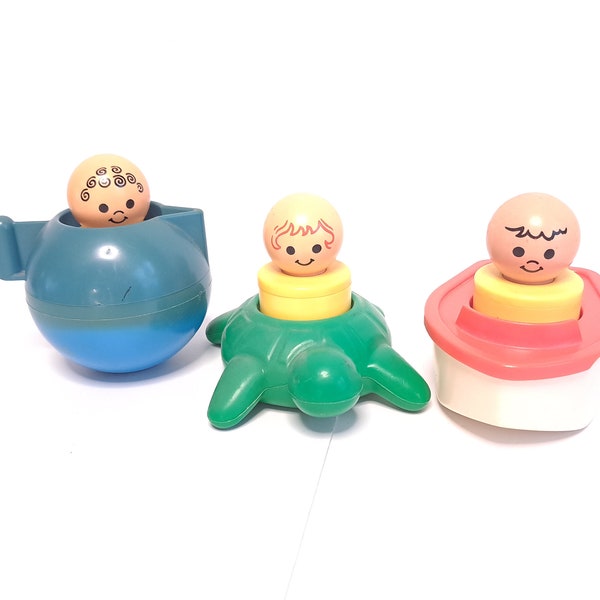 1974 Fisher Price drijvende familie, badspeelgoed #411, nette staat voor die leeftijd, 3 xxl poppen met varend bootje, schildpad en theepot