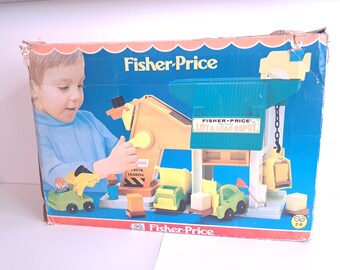 1976 Fisher Price #942 Lift & Laden kleine mensen bouwdepot, Met originele doos!! In goede en werkende conditie, vintage degelijk speelgoed