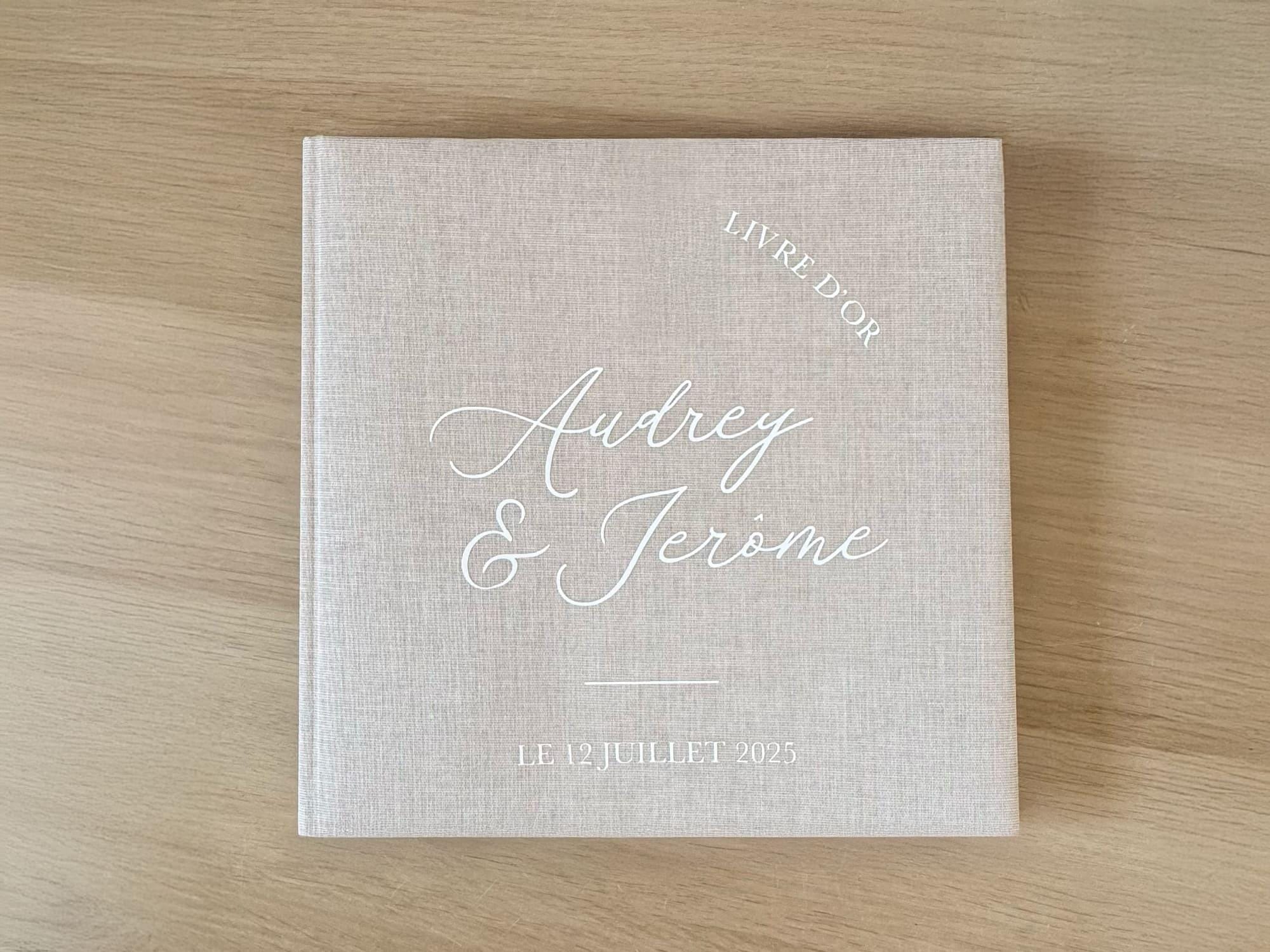 Livre d’or mariage personnalisé en lin beige élégant