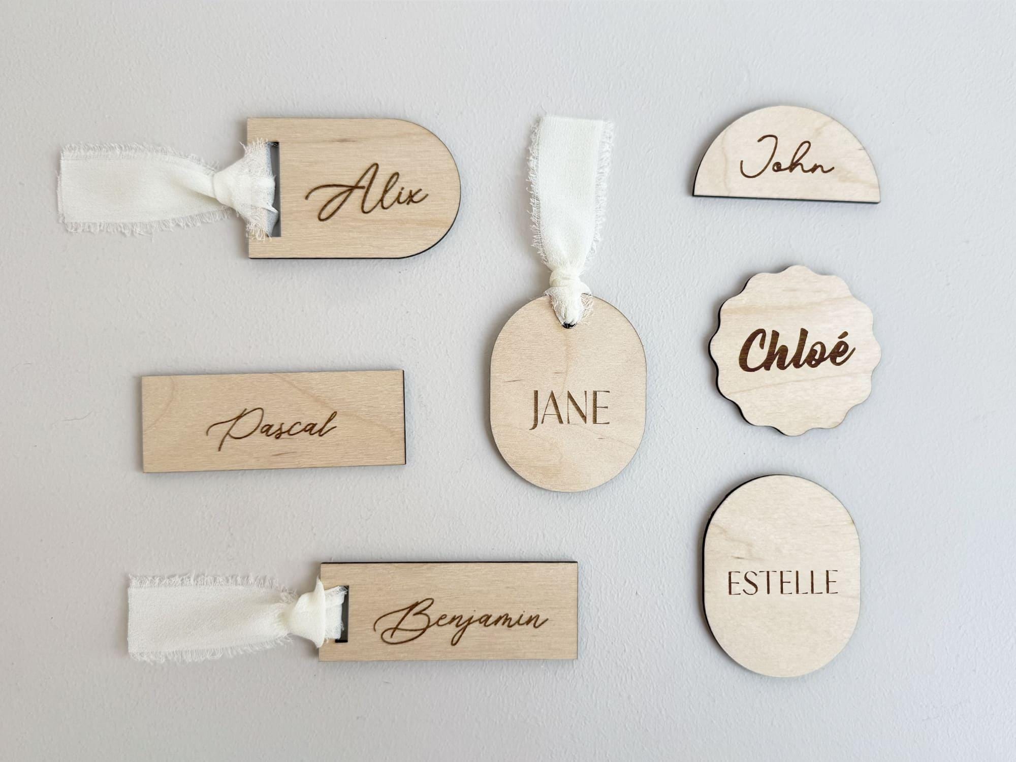 Marque-place en bois gravé personnalisé pour événements élégants