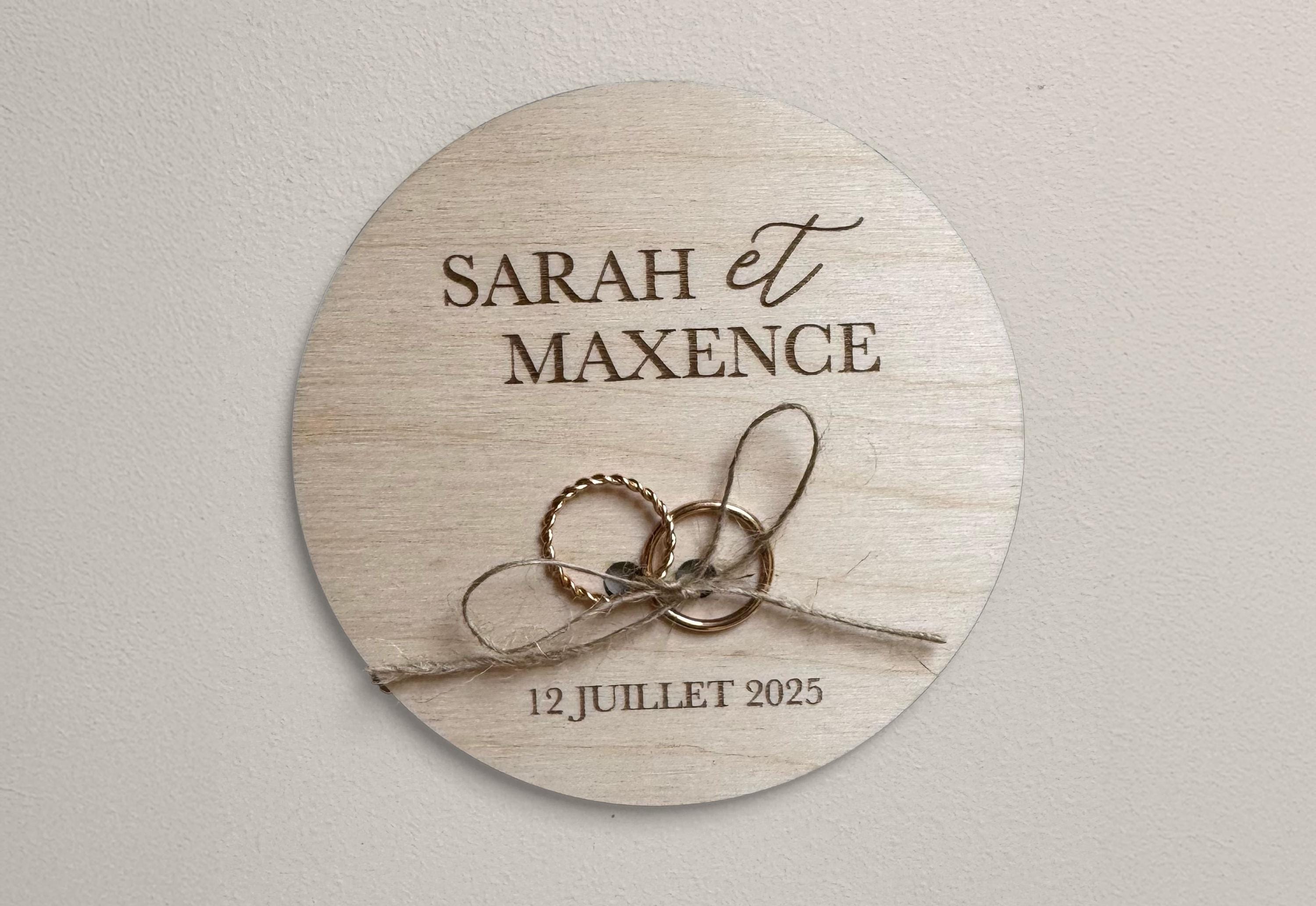 Porte alliances en bois personnalisé – Gravure prénoms & date