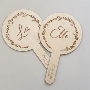 Panneaux "Elle ou Lui" l Jeu de carte mariage personnalisé en bois gravé l animation mariés carte, pancarte, panneau de couple avec prénoms