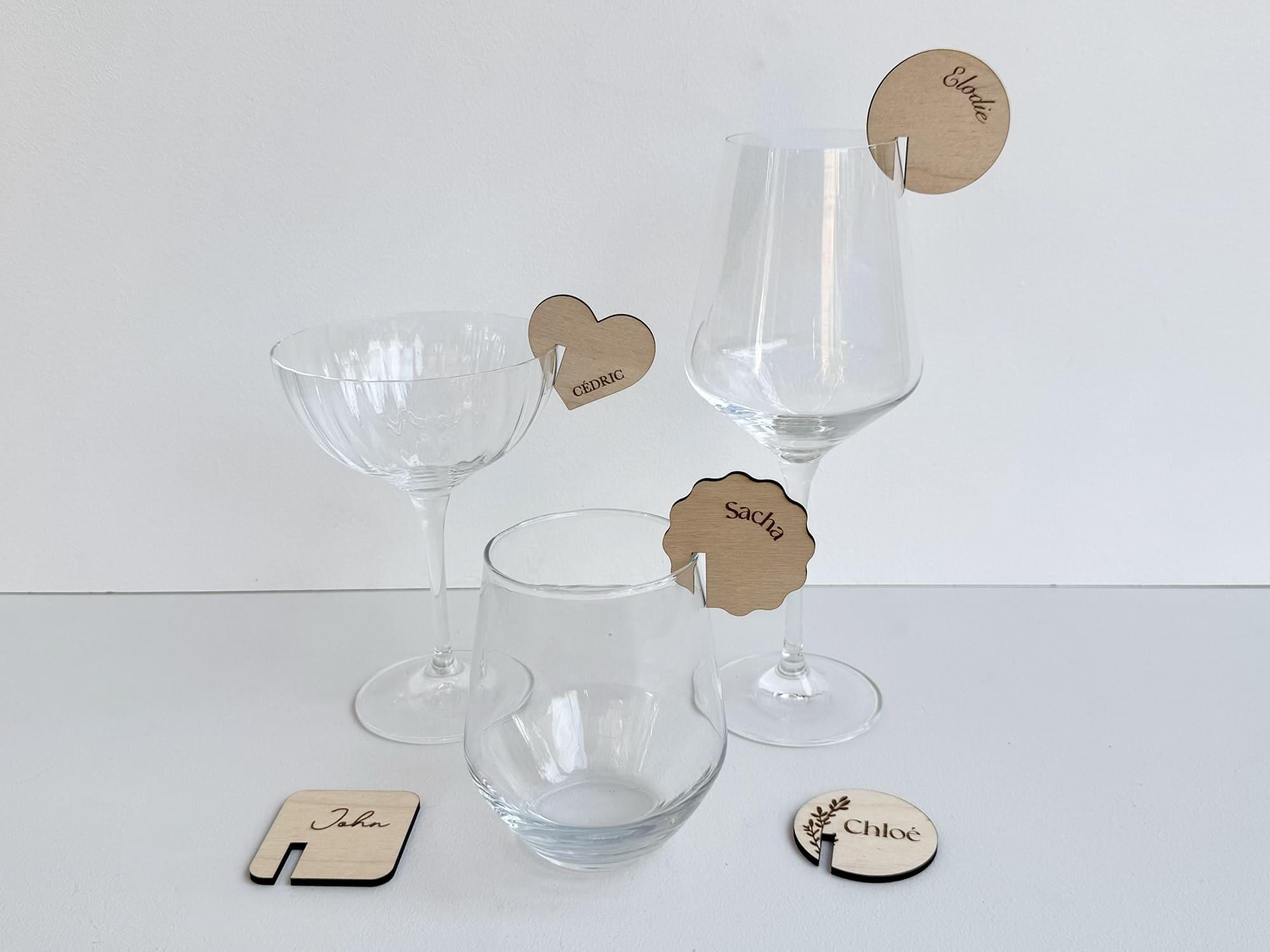 Marque-place en bois gravé pour verre – Personnalisé avec prénom