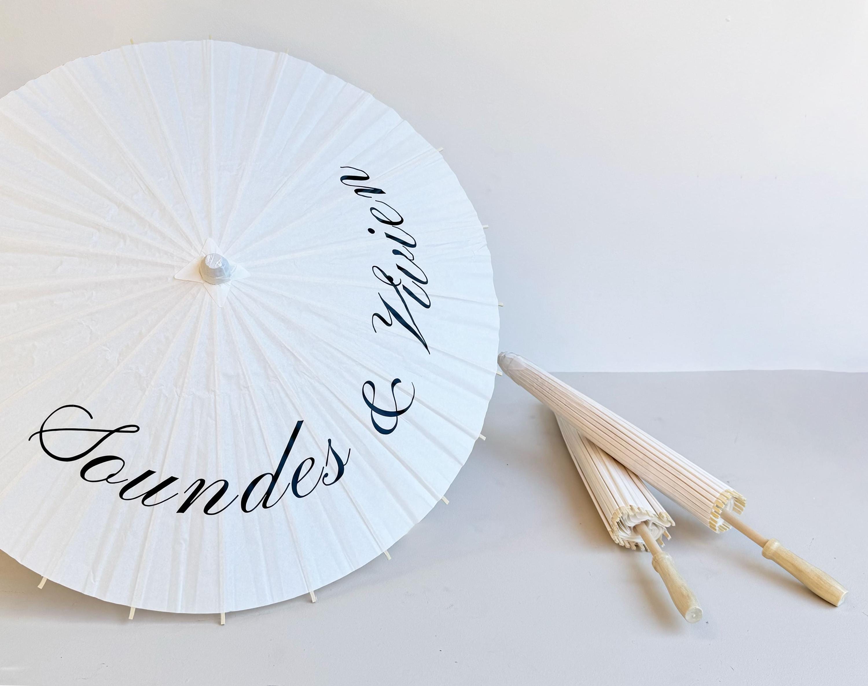 Ombrelle personnalisée en papier et bois pour mariage élégant