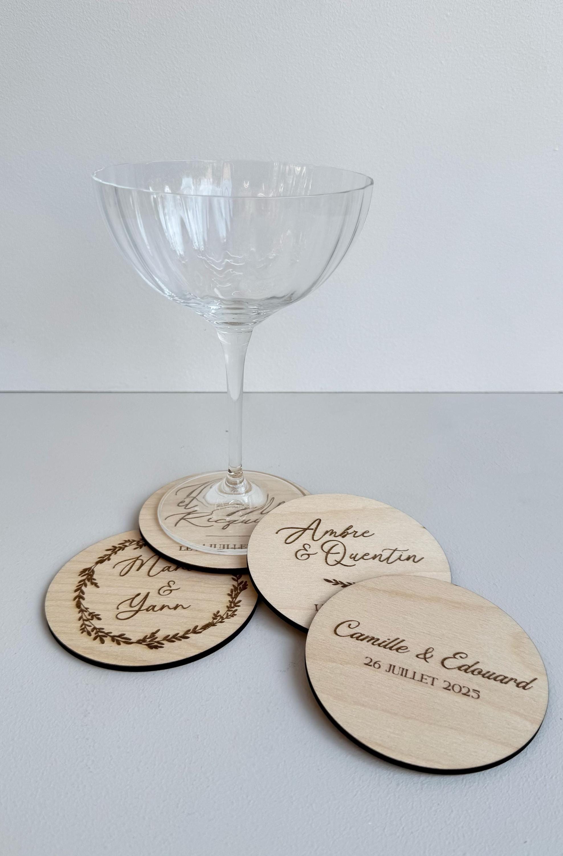 Dessous de verre en bois gravé personnalisés pour mariage
