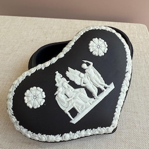 Vintage Wedgwood Schwarze Jasperware Trinket Box | Amor & Psyche | Deckelschale