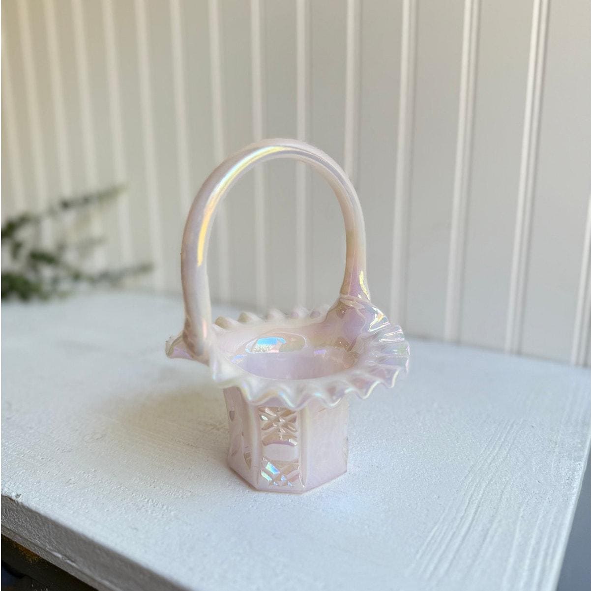フェントン　バスケット　ローズガーデン Vintage Fenton Iridescent Pink & White Glass Basket | Ruffled Edge