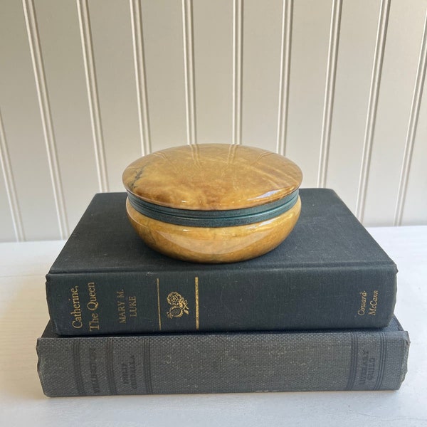 Vintage Genuine green amber Alabaster Hand Carved Round Hinged lid Trinket Box Made In Italy