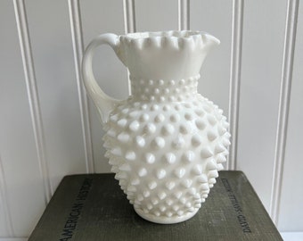 Fenton Milchglas, gerüschter Rand, Hobnail, kleiner Krug, Hobnail