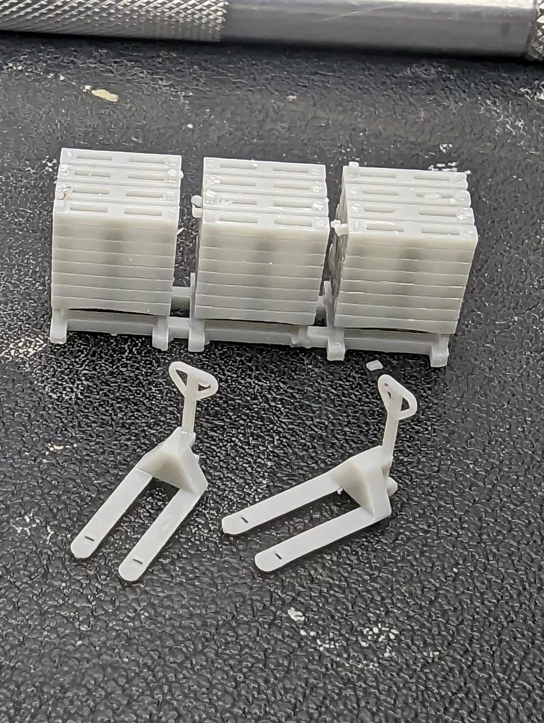 Ho Scale Pallet Racking HO Scale 2 Pallet Jacks and 12 Pallets - Etsy