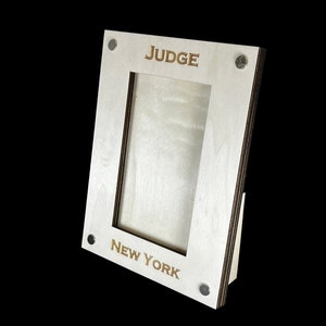 Présentoir iWoodMD personnalisé gravé pour cartes PSA - 1 carte (Aaron Judge - New York) - montrez cette carte Aaron Judge PSA 10 New York Yankees !
