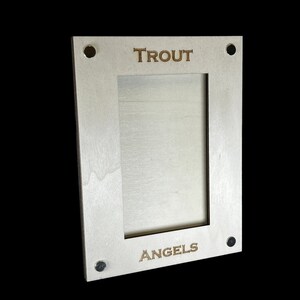 iWoodMD Présentoir pour cartes graduées PSA gravé personnalisé - 1 carte (gravée avec Trout Angels) - montrez que Mike Trout Los Angeles Angles PSA 10
