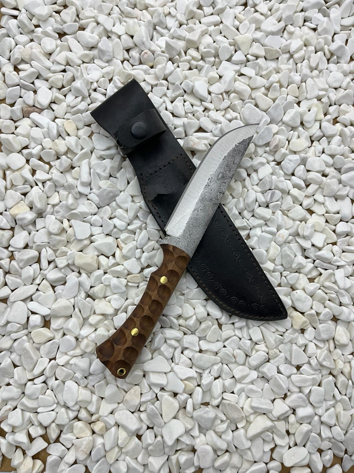 Hand Forged Bushcraft Knife: Customized Engraved Walnut