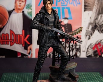 Leon S. Kennedy Inspired Resin Figure – Resident Evil Fan Art Statue – Horror Game Collectible – Gamer Gift