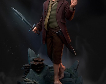 Statuetta dipinta a mano di Bilbo Baggins, statua dell'avventuriero Hobbit, oggetto da collezione fantasy, statuetta della Terra di Mezzo, regalo per fan di libri e film, decorazione