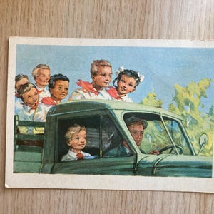 Carte postale, vintage, 1956. Artiste Kupriyanov, "Au camp des pionniers"