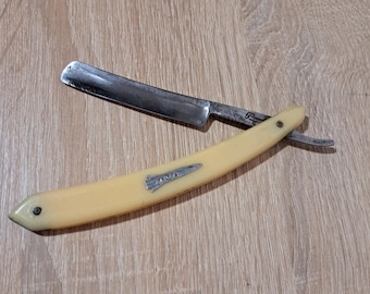 Navaja de afeitar soviética vintage "Raketa" (Rocket) para afeitado clásico. Accesorios de afeitado soviéticos. Decoración de barbería de los años 60. Navaja peligrosa de la URSS.