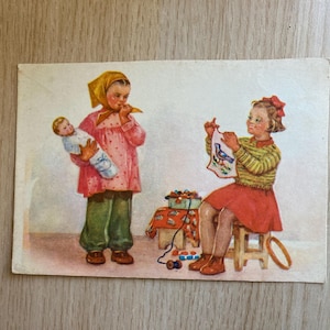 Carte postale, vintage, 1956. Artiste Golubova, "Je sais déjà broder"