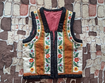 Vintage traditioneel Oekraïens vest. Vest in boho-stijl, hippie-stijl vest, vest met bloemenversiering. Volkskleding. Vintage jas, volksvest 5