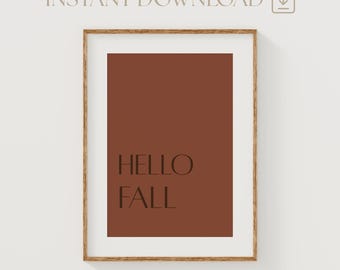 Könnte beinhalten: Ein gerahmter Druck mit einem warmbraunen Hintergrund und den Worten "HELLO FALL" in einer Serifenschrift. Der Rahmen ist hellbraun. Die Worte "INSTANT DOWNLOAD" stehen oben.