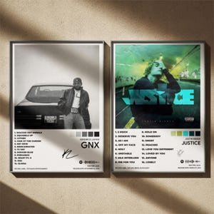Puede incluir: Dos carteles enmarcados de &aacute;lbumes de m&uacute;sica. El cartel de la izquierda presenta el &aacute;lbum de Kendrick Lamar, "GNX", con una foto en blanco y negro. El cartel de la derecha es el &aacute;lbum "Justice" de Justin Bieber.
