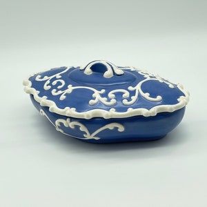 VTG, ręcznie malowana ceramiczna ozdobna szkatułka na drobiazgi, lata 80. XX w. – piękny prezent!