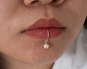 Perlen Lippen Manschette, unechter Lippen Ring, 21 gauge/ 0,8cm dick, minimalistische Körperaussage, Geschenk für Sie