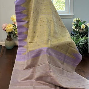 Sari de seda e juta Gadwal em tear manual: blusa branca e verde-marinha, costurada